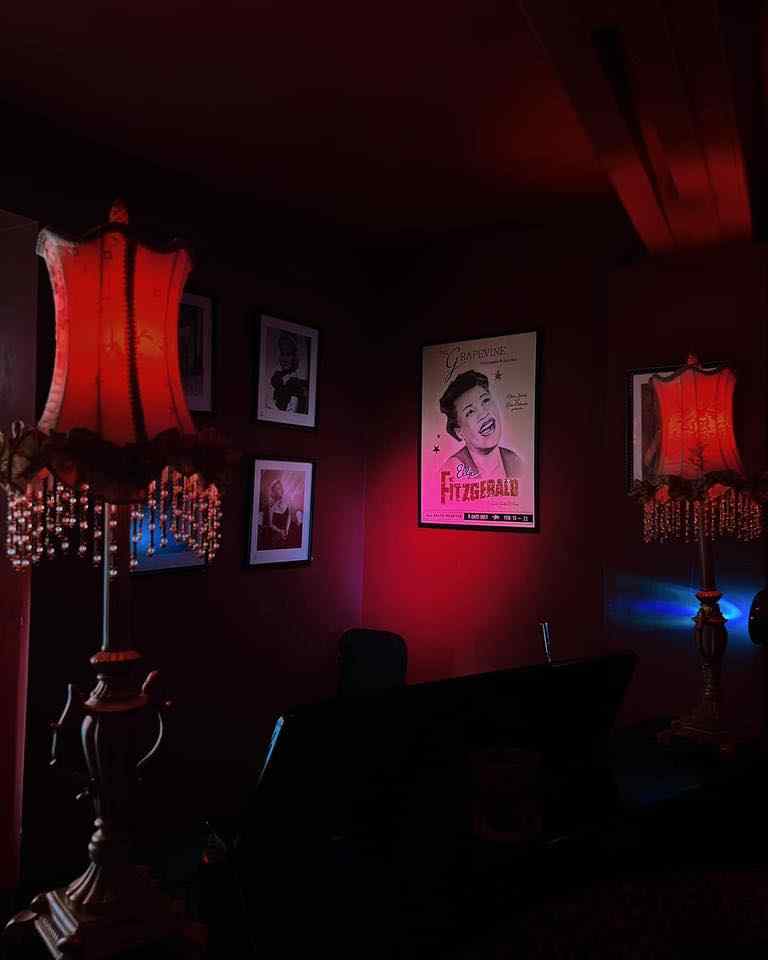 THE GRAPEVINE CHAMPAGNE & JAZZ BAR