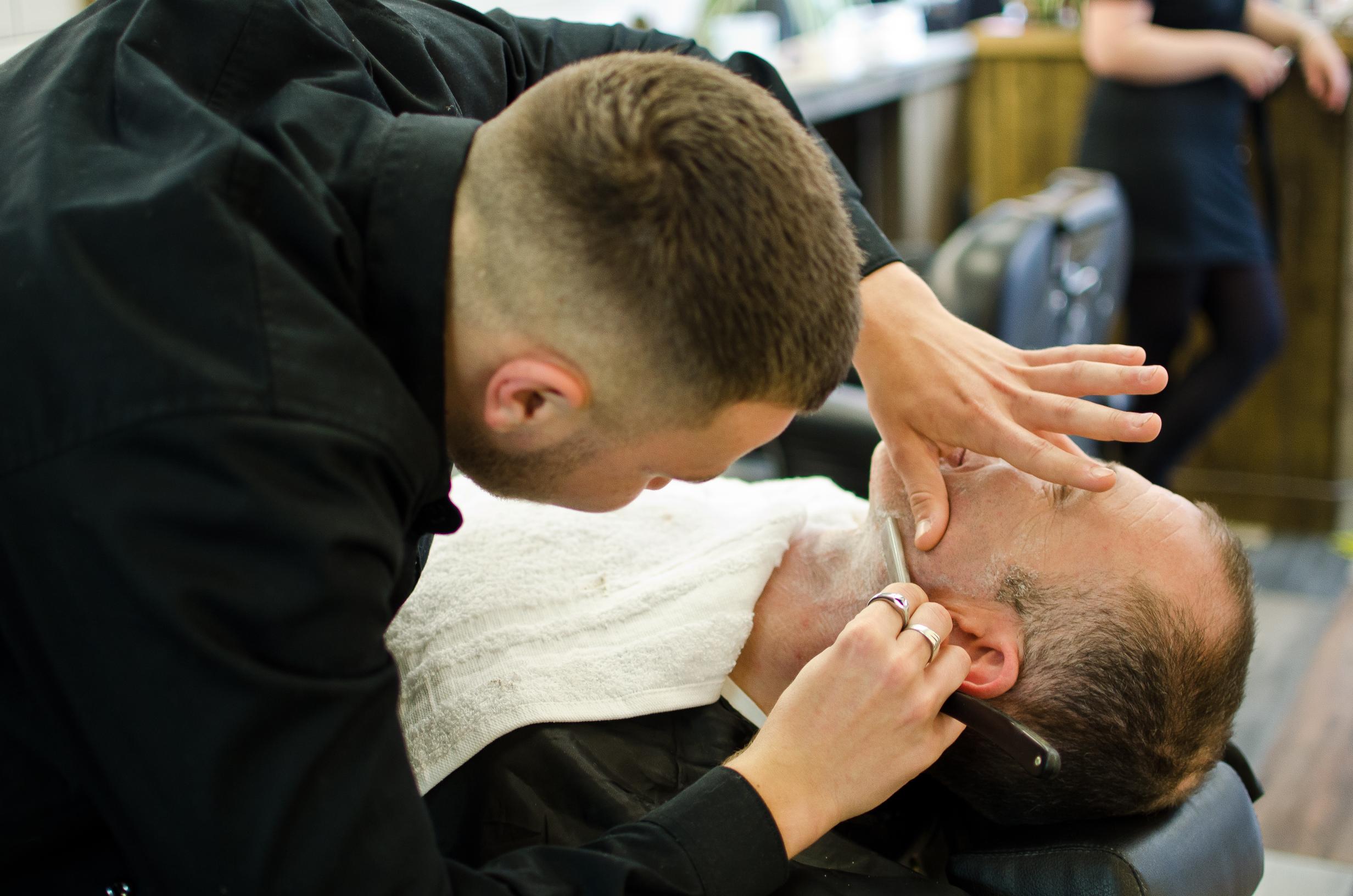 DENNY'S PLACE BARBERS