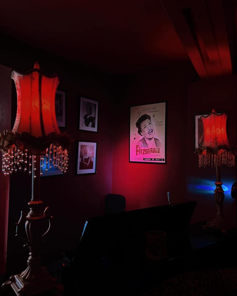 THE GRAPEVINE CHAMPAGNE & JAZZ BAR